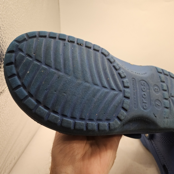 CROCS Blue Classic Clog Sandals Sz M 7 w 9 blue w/ Charms Used Condition.  Shoes - Picture 7 of 11